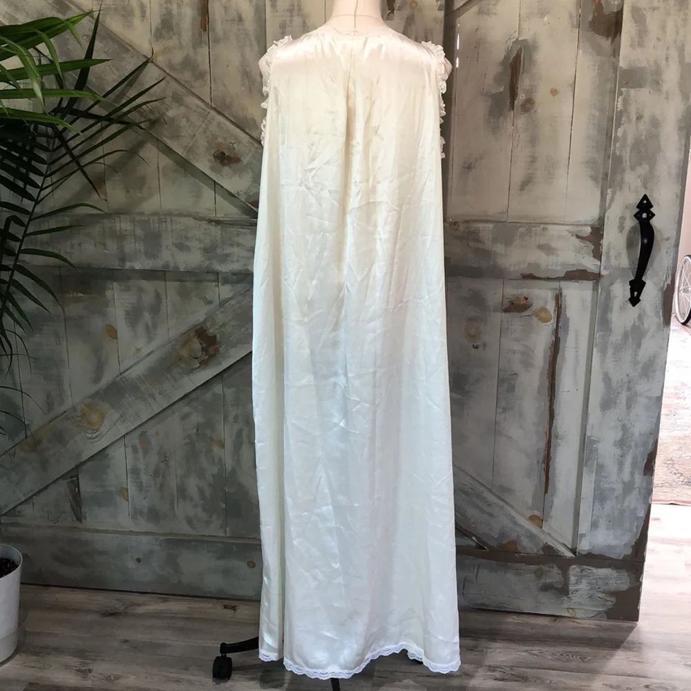 Vintage Eleanor Beard ruffled satin nightgown - Picture 6 of 9